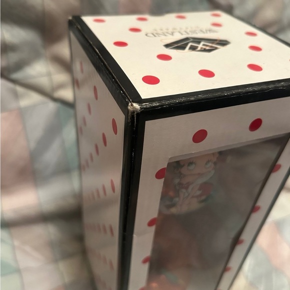 Sold item - Picture 6 of 12